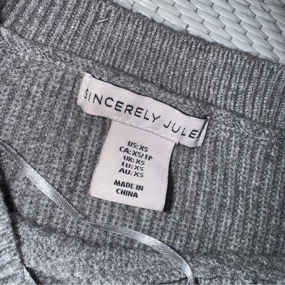 Sincerely Jules Gray Knit Crew Neck Sweater Women Size Xsmall - Picture 3 of 3
